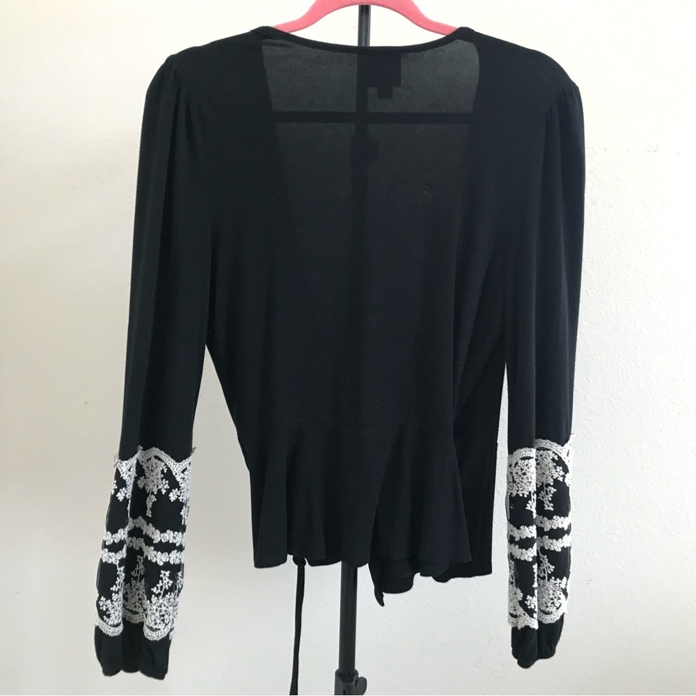 Blue Rain Wrap Top Embroidered Long Sleeves Womens Size Small Black Made USA - Picture 4 of 6